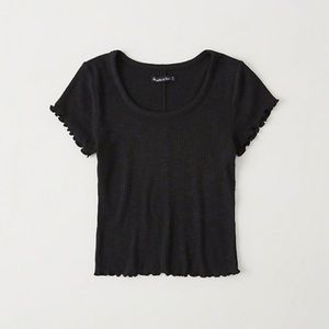 NWT- Scoopneck tee